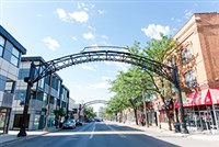 Short North photograph showing street scene including an arch over High Street